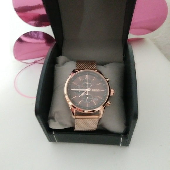 Luxurious Men's Wristwatch - Picture 2 of 3